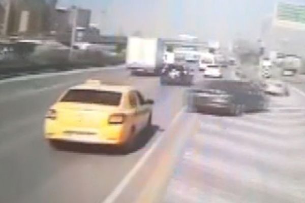 Kadıköy'de dalgın sürücü faciaya neden oluyordu