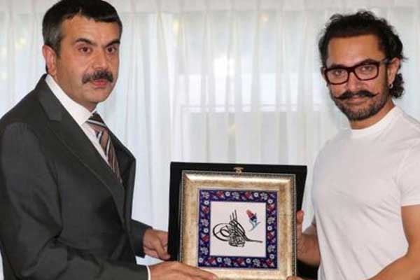 Bollywood yıldızı Aamir Khan, MEB'de