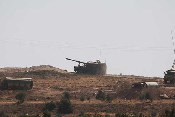 Komando ve zırhlı araç sınırda konuşlandırıldı