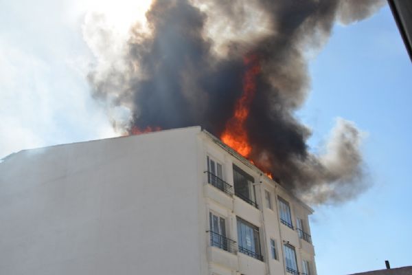 Niğde'de çatı yangınında 1 kişi yanarak öldü