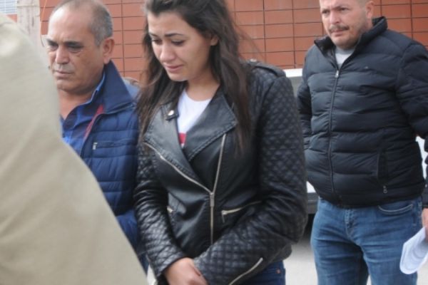 Liseli kız, sokakta cinayet işledi