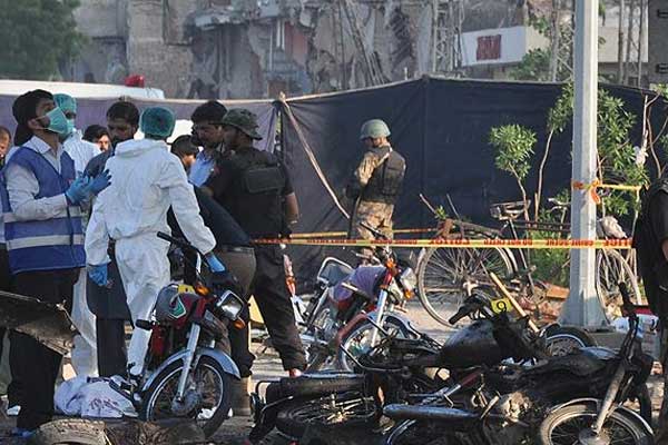 Pakistan'da türbe saldırısında ölenlerin sayısı yükseldi