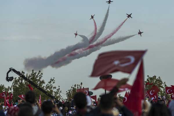 Türk Yıldızları nefes kesti