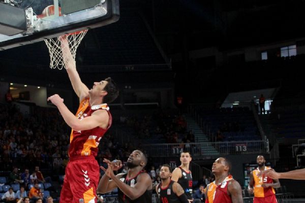 Galatasaray farklı kazandı
