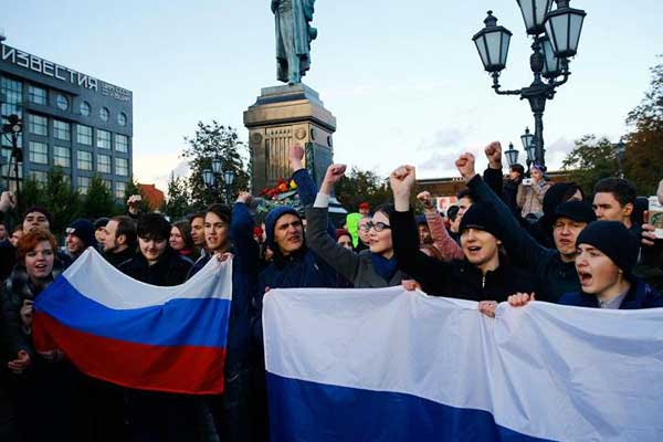 Putin doğum gününde protesto edildi!