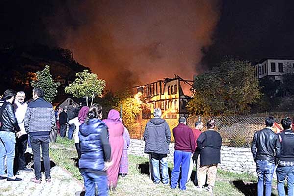 Safranbolu'da tarihi konak kül oldu