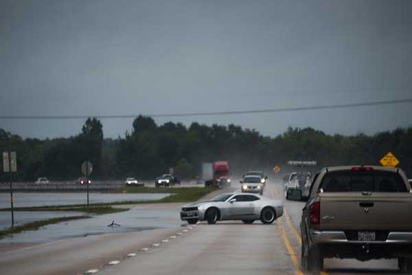 Nate kasırgası petrol ve doğalgaz üretimini sekteye uğratacak