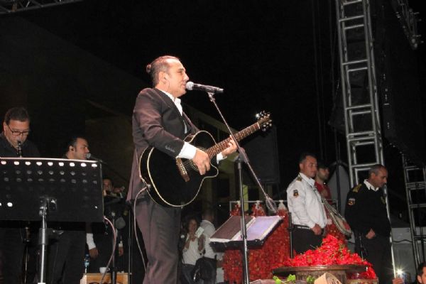 Ferhat Göçer Şanlıurfalıları coşturdu