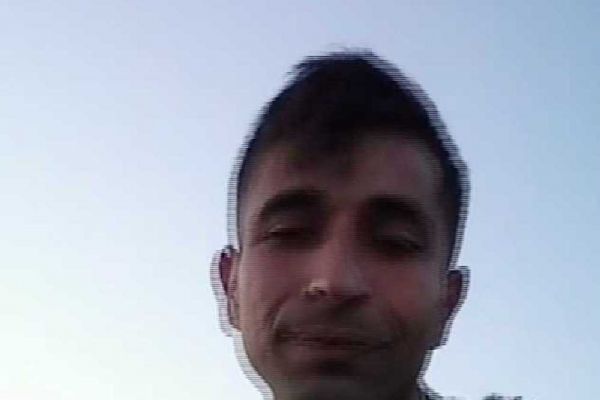 Eşini, eşinin annesini ve babasını öldürdü, canlı yayın yaptı