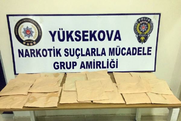 Müzik aleti çantasında 7 kilo eroin ele geçirildi