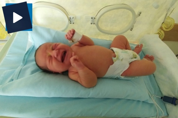 Vicdansızlar yeni doğmuş bebeği çöpe attılar