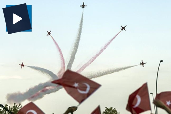 Türk Yıldızları'ndan nefes kesen gösteri