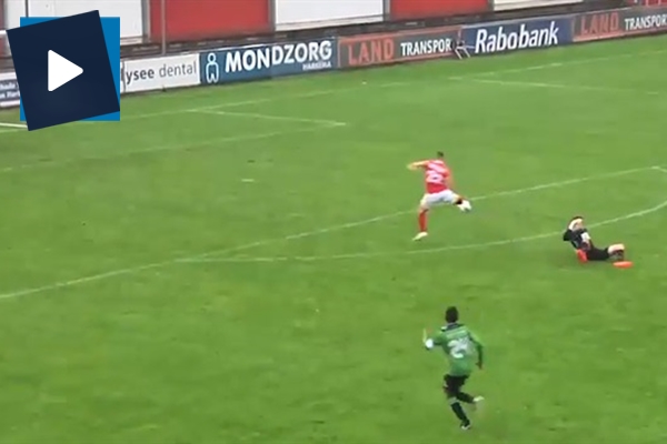 Kaçırdığı golle taraftarlara saç baş yoldurdu