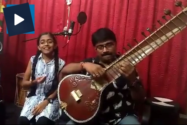 Hintli kızın sesine hayran olacaksınız!