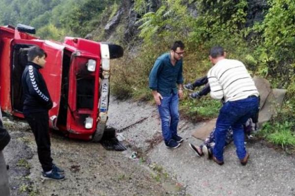Zonguldak'ta takla atan kamyonetteki 3 kişi yaralandı