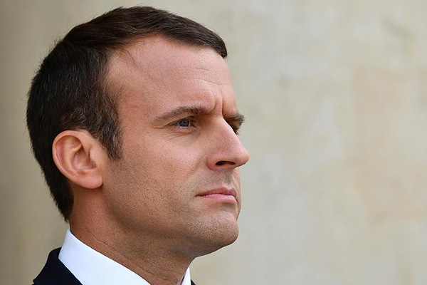 Macron'u destekleyenlerin oranı ilk kez yükseldi