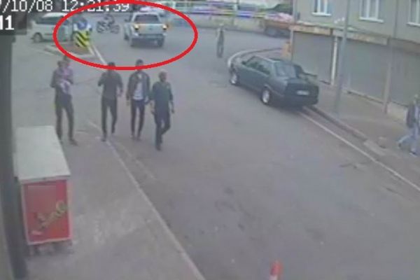 Samsun'da çocukları ve eşinin önünde bıçaklayıp kaçtı