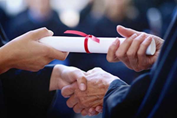 Sahte diplomayla 19 yıl öğretmenlik yaptı