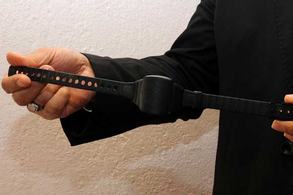 120 bin kadını korumak için sadece 30 e-kelepçe tahsis edildi