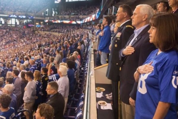 Pence,milli marş sonrasında stadyumu terk etti!