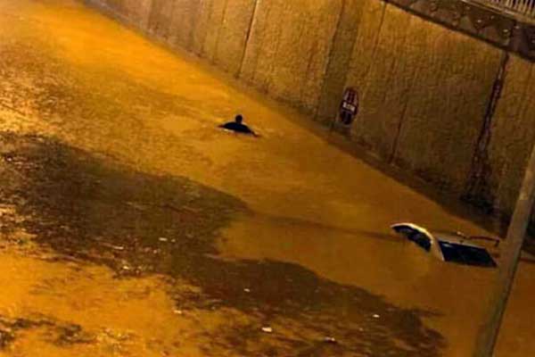 Alanya'da sağanak hayatı olumsuz etkiledi