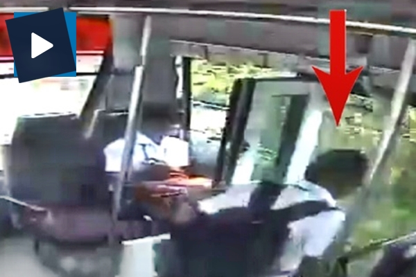 İneceği durağı kaçıran öğrenci otobüsten atladı!