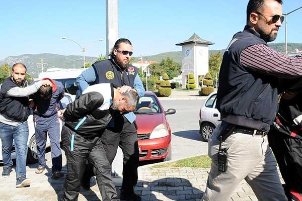 Teröristlere yardım eden 3 gemi personeline gözaltı!