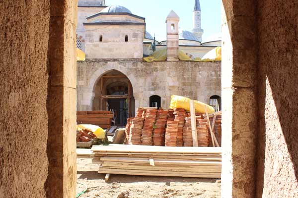 'Fatih'in eğitim gördüğü medresede restorasyon sürüyor'