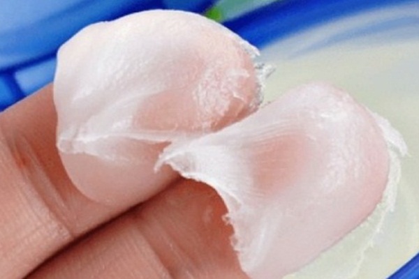 Burun kenarlarınıza vazelin sürerseniz...