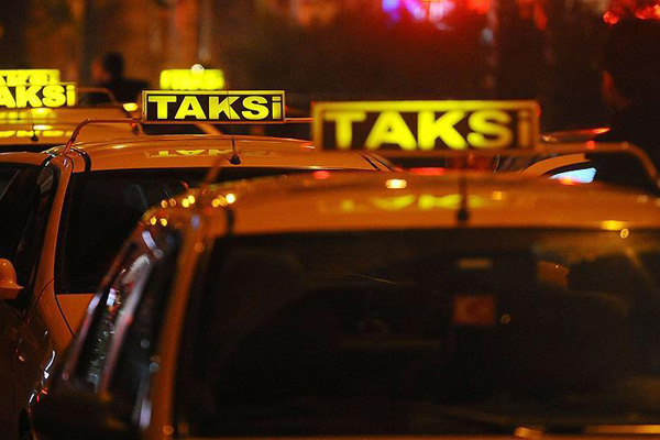 Taksi sahipleri Uber'e tepkili