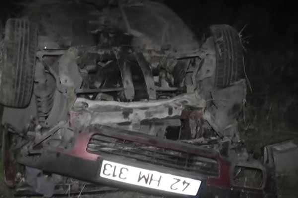 Konya Beyşehir'de otomobil devrildi