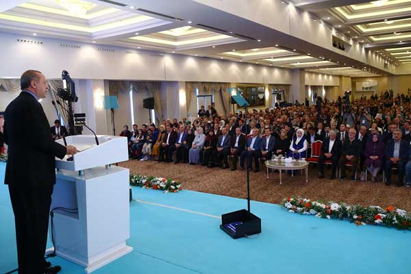 Ak Parti kampına şikayetler damga vurdu: 'Telefonlara bile çıkmıyorlar'