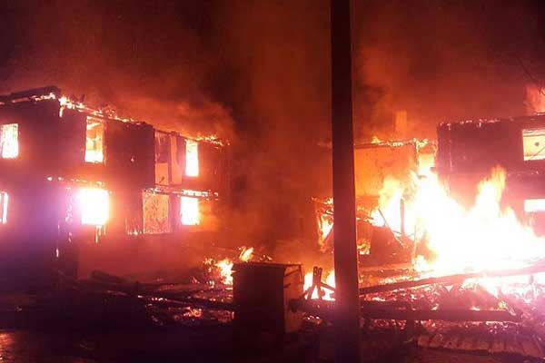 Bolu'da 2 ahşap ev kullanılamaz hale geldi