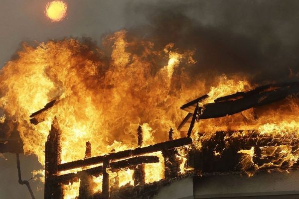 Kaliforniya'daki yangında 10 kişi öldü