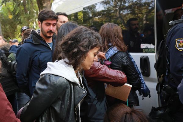 Ankara'da izinsiz eyleme polis müdahalesi: 15 kişi gözaltına alındı