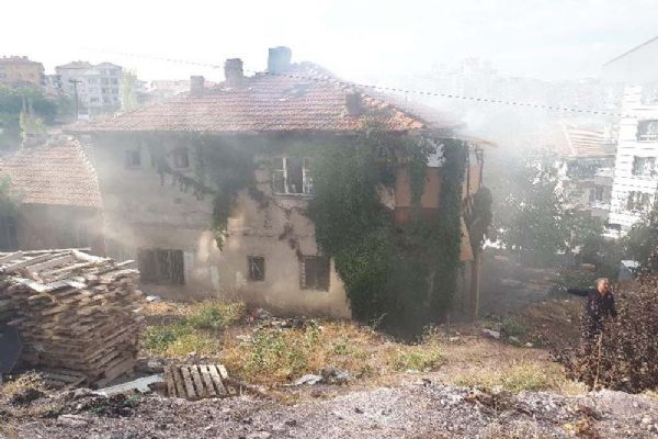 Ankara'da yangın: 3 çocuk dumandan etkilendi