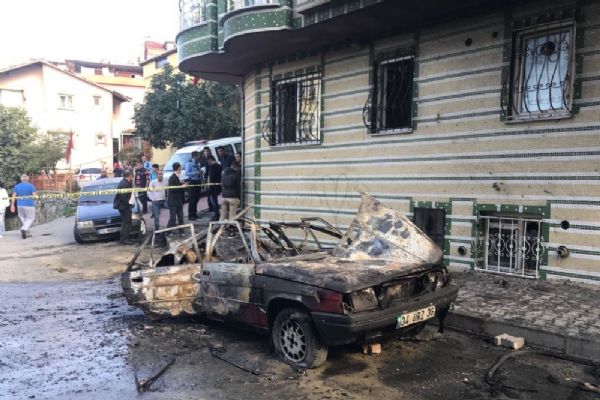 Kağıthane'de otomobil bomba gibi patladı