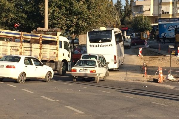 Manisa'da ana doğalgaz hattı delindi: Facianın eşiğinden dönüldü