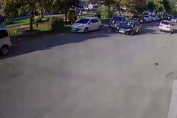 Çorlu'da otomobilin çarptığı çocuk metrelerce savruldu