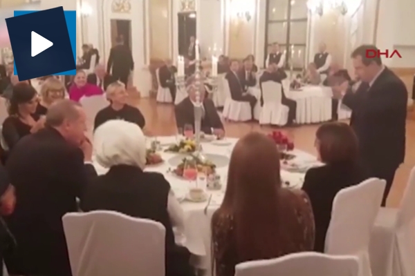 Sırp bakan Türkçe şarkı söyledi Cumhurbaşkanı Erdoğan tempo tuttu