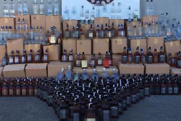 Denizli'de depodaki operasyonda sahte içki ele geçirildi