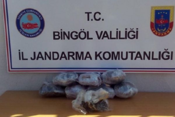 Bingöl'de minibüste 8 kilo esrar ele geçirildi
