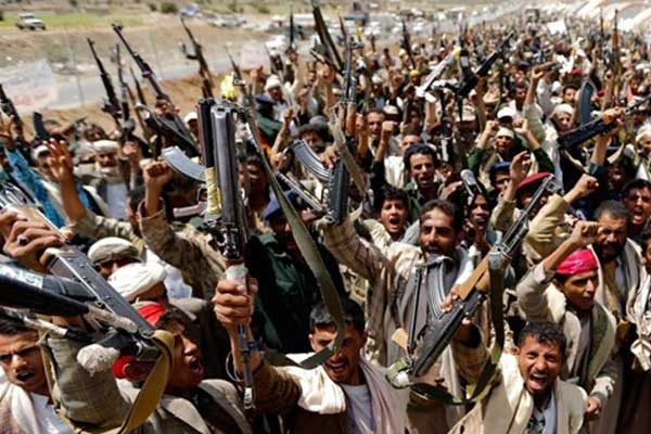 Husiler, yardım tırlarına el koydu!