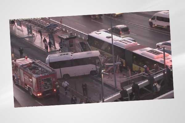Metrobüs yolunda kaza!
