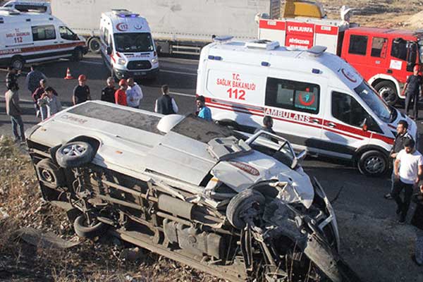 Şanlıurfa’da işçi servisi devrildi