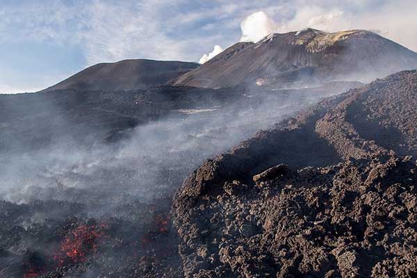 Şinmoedake Yanardağı faaliyete geçti