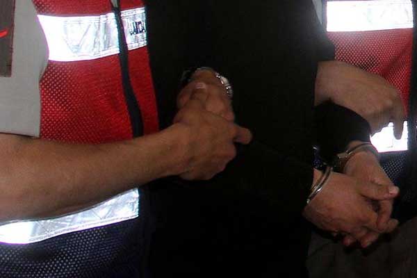 Terör suçundan aranan şüpheli kaçarken yakalandı