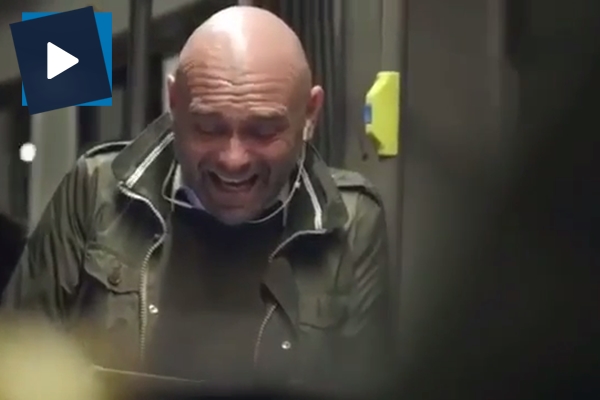 Trende birden gülmeye başladı, bakın sonra ne oldu!