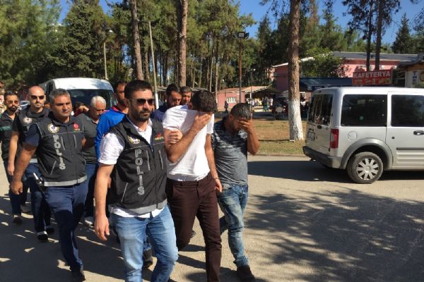 Adana'da torbacı öğretmen çıktı