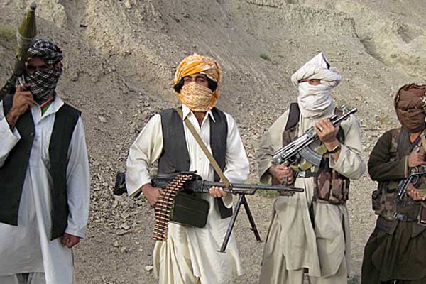 Taliban'dan polis karakoluna saldırı